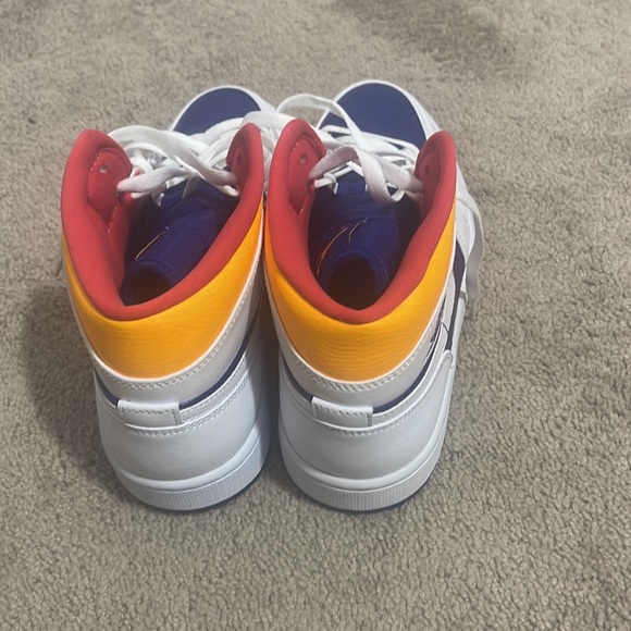 Beautiful air Jordan 1s mid - Picture 2 of 4